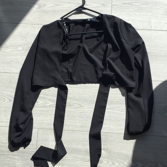 Black missguided tie front crop top - Picture 3 of 4